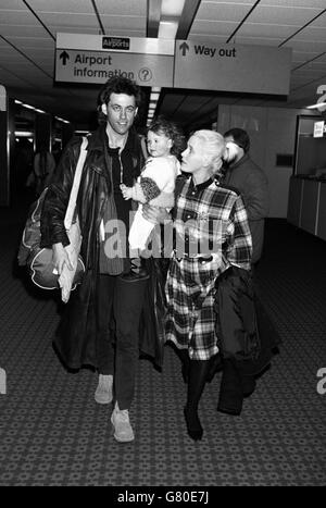 Bob Geldof arrives at Heathrow Airport, where he was greeted by his wife Paula Yates, with their daughter Fifi. Geldof had just flown in from Ethiopa and the Sudan, where he witnessed the famine on behalf of his Band Aid record. Stock Photo