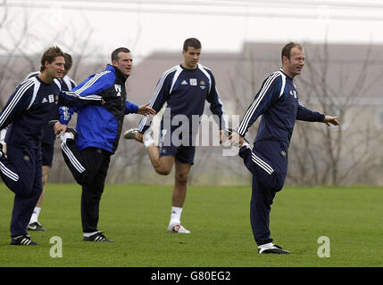 Newcastle United training session - Longbenton. Newcastle United captain Alan Shearer (R). Stock Photo