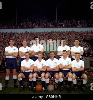 Tottenham Hotspur team group: (back row, l-r) Ron Henry, Peter Baker, Maurice Norman, Bill Brown, Bobby Smith, Dave Mackay; (front row, l-r) Cliff Jones, John White, Danny Blanchflower, Les Allen, Terry Dyson Stock Photo