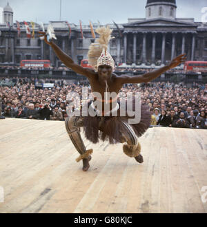 A dancer from the Sierra Leone National Dance Troupe performs in Trafalgar Square, London, as part of the Commonwealth Arts Festival. Stock Photo