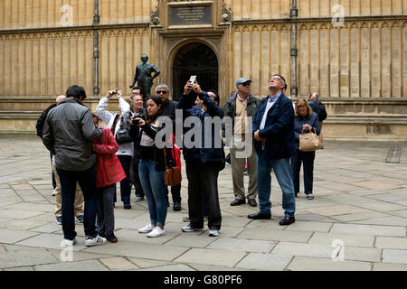 South American tourists in the Bodleian Library Courtyard, Oxford, UK Stock Photo