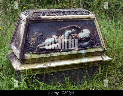A grave in Holywell Cemetery, Oxford, UK Stock Photo