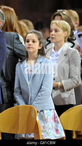 Elle Mulvaney (front) and Sally Dynevor at a memorial service for Coronation Street star Anne Kirkbride at Manchester Cathedral. Stock Photo