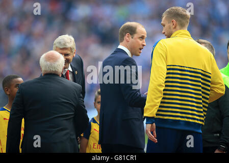 President of the Football Association, the Duke of Cambridge (second right) with Per Mertesacker before kick-off as Arsenal manager Arsene Wenger (left, back) shakes hands with Chairman of the Football Association Greg Dyke (left) Stock Photo