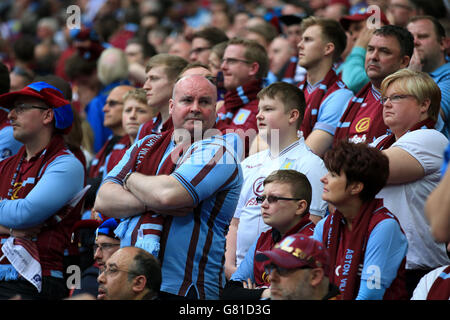 Aston Villa fans show their dejection after seeing their side concede the first goal of the game during the FA Cup Final at Wembley Stadium, London. PRESS ASSOCIATION Photo. Picture date: Saturday May 30, 2015. See PA Story SOCCER FA Cup. Photo credit should read: Nick Potts/PA Wire. Stock Photo