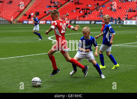 A general view of the action between The Oaks Primary school and South Failsworth Primary school during the Kinder+Sport Football League Kids Cup Final Stock Photo