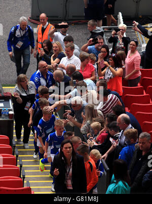 Soccer - Sky Bet League One - Play Off - Final - Preston North End v Swindon Town - Wembley Stadium. Oldham Athletic represented by South Failsworth Primary school celebrate winning the Kinder+Sport Kids Cup Final. Stock Photo