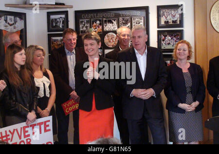 Labour Party leadership contender Yvette Cooper (centre left) with Shadow defence secretary Vernon Coaker (centre right) during a visit to Castleford Tigers Rugby League Club, in her West Yorkshire constituency. Stock Photo