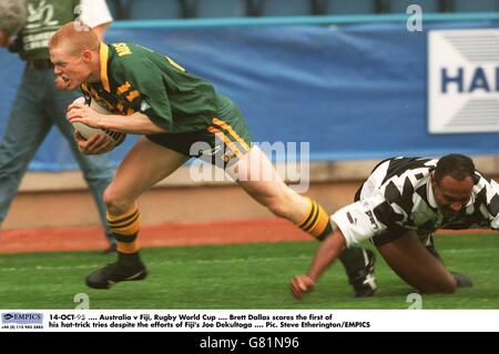 14-OCT-95. Australia v Fiji, Rugby World Cup. Brett Dallas scores the first of his hat-trick tries despite the efforts of Fiji's Joe Dekultoga Stock Photo