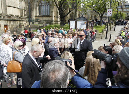 William Roache and Sue Nicholls following the memorial service for Coronation Street star Anne Kirkbride at Manchester Cathedral. Stock Photo