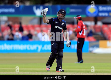 Cricket - One Day Tour Match - Leicestershire v New Zealand - Grace Road. New Zealand's Luke Ronchi celebrates making a century of runs Stock Photo