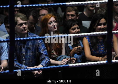 Chess boxing chessboxing lcb london ampics fans supporters crowd hi-res  stock photography and images - Alamy