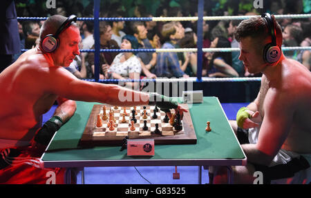 Chess boxing chessboxing lcb london ampics fans supporters crowd hi-res  stock photography and images - Alamy