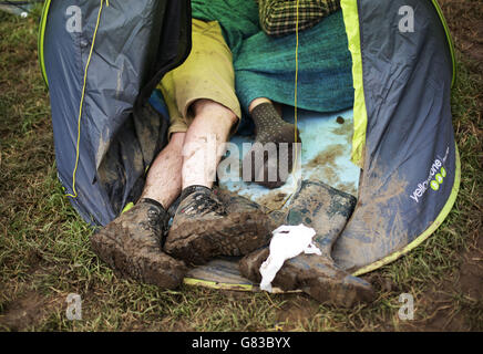 Glastonbury Festival 2015 - Day 2. Festival goers resting in a tent in a campsite at the Glastonbury Festival, at Worthy Farm in Somerset. Stock Photo