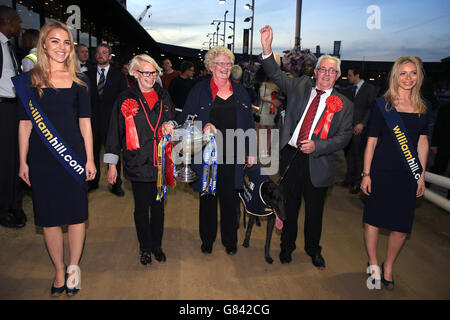 Greyhound Racing - William Hill Derby - Finals - Wimbledon Stadium. Rio Quattro owned and trained by Danny Riordan (second from right) after winning the 2015 William Hill Greyhound Derby. Stock Photo