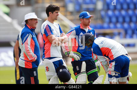 England head coach Trevor Bayliss with Alastair Cook during the nets session ahead of the First Investec Ashes Test at the SWALEC Stadium, Cardiff. Stock Photo