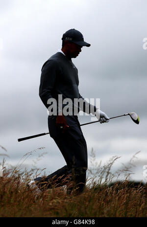 Golf - The Open Championship 2015 - Day One - St Andrews. USA's Tiger Woods makes his way around the course Stock Photo