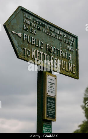Peak district and northern counties footpaths preservation society sign. No 150 to Kettleshulme. green cast iron sign Stock Photo