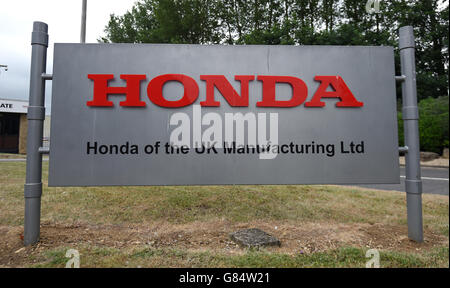 Honda Factory stock. General view of a Honda sign outside of Honda of the UK Manufacturing Ltd's factory in Swindon Stock Photo