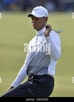 Tiger Woods reacts after missing a putt on No. 16 during the final ...