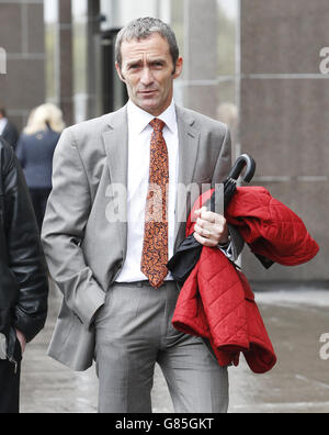 Robert Soutar leaves Glasgow Sheriff Court after giving evidence during the inquiry into a bin lorry crash which killed six people days before Christmas. Stock Photo