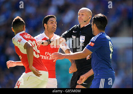 Referee Anthony Taylor steps in as tempers flare between Arsenal's Francis Coquelin and Mikel Arteta (second left) and Chelsea's Radamel Falcao (right), during the FA Community Shield at Wembley Stadium, London. Stock Photo