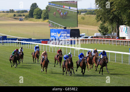 Horses and jockeys compete in the Weatherbys EBF Stallions Maiden Stakes (Plus10) (Class 4) Stock Photo