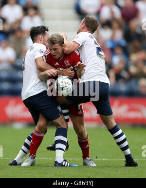 Middlesbrough's Grant Leadbitter (centre) gets between Preston North End's Paul Huntington (right) and Greg Cunningham Stock Photo