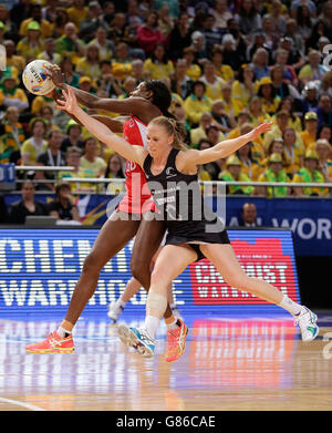 England's Eboni Beckford-Chambers and New Zealand's Laura Langman compete for the ball during the Netball World Cup, Semi Final at the Allphones Arena, Sydney, Australia. Stock Photo