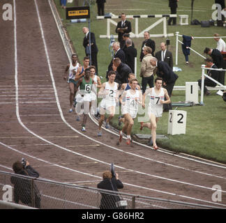 Jim Ryun (USA) leads Kipchoge Keino (No 5) during the Emsley Carr Mile ...