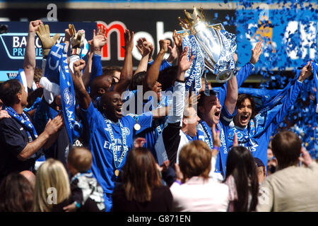 Soccer - FA Barclays Premiership - Chelsea v Charlton Athletic - Stamford Bridge. Chelsea's captain John Terry celebrates with the trophy Stock Photo