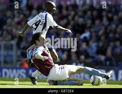 Soccer - FA Barclays Premiership - Aston Villa v Manchester City - Villa Park. Manchester City's Shaun Wright Phillips is tackled by Aston Villa' Mark Delaney. Stock Photo