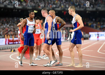 Great Britain's Men's 4x100m relay team of Richard Kilty (second left), Daniel Talbot (right), James Ellington and Chijindu Ujah (left) have words after the race during day eight of the IAAF World Championships at the Beijing National Stadium, China. Stock Photo