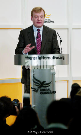 General Election Campaign 2005 - Liberal Democrats - Press Conference - Westminster. Liberal Democrat leader Charles Kennedy. Stock Photo