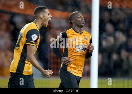 Hull City's Sone Aluko (right) celebrates with teammate Isaac Hayden after scoring his side's second goal of the game during the Sky Bet Championship match at the KC Stadium, Hull. Stock Photo