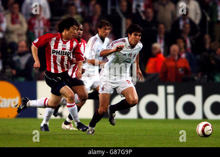 Soccer - UEFA Champions League - Semi-Final - Second Leg - PSV Eindhoven v AC Milan - Philips Stadium. PSV Eindhoven's Ji-Sung Park and AC Milan's Kaka battle for the ball Stock Photo