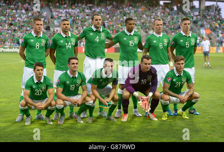 Republic of Ireland team group. Top Row (Left to Right) James McCarthy, Jonathan Walters, John O'Shea, Cyrus Christie, Glenn Whelan and Ciaran Clark. Bottom Row (Left to Right) Wes Hoolahan, Robbie Brady, Robbie Keane, Shay Given and Jeff Hendrick during the UEFA European Championship Qualifying match at the Estadio Algarve, Faro. Picture date: Friday September 4, 2015. See PA story SOCCER Gibraltar. Photo credit should read: Adam Davy/PA Wire. Stock Photo