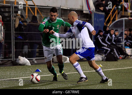 Northern Ireland's Conor McLaughlin (left) and Faroe Islands' Christian Holst battle for the ball during the UEFA European Championship Qualifying match at the Torsvollur, Torshavn. Picture date: Friday September 4, 2015. See PA story SOCCER Faroe Islands. Photo credit should read: John Walton/PA Wire. Stock Photo