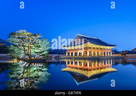 Gyeongbokgung Palace at night, Seoul, South Korea Stock Photo