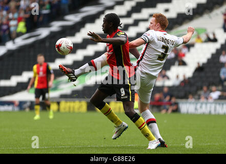 Soccer - Sky Bet Championship - MK Dons v Birmingham City - Stadium:mk. Birmingham City's Clayton Donaldson and Milton Keynes Dons' Dean Lewington in action Stock Photo