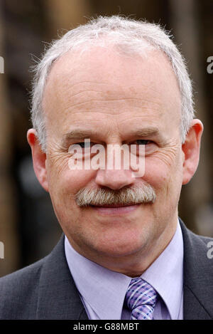 The new Moderator of the 2005 General Assembly of the Church of Scotland, Rev David Lacy of Kilmarnock's Henderson Church, in their Edinburgh office, ahead of the start of the assembly on 21 May. Stock Photo