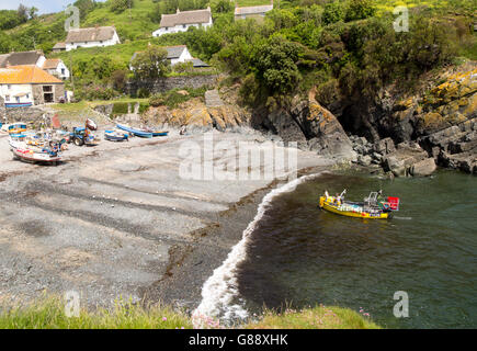 Fishing boats on beach, Cadgwith, Lizard peninsula, Cornwall, England, UK Stock Photo