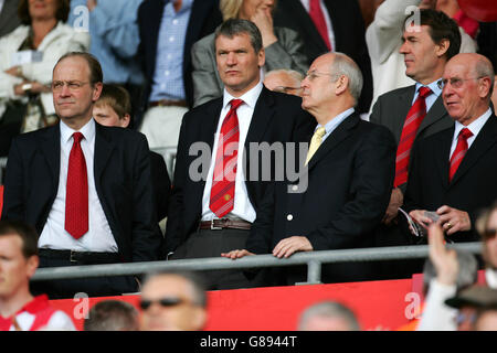 Manchester United's Nick Humby (financial director) David Gill (MUFC Chief Executive), Michael Edelston (director) and Sir Bobby Charlton (director) Stock Photo
