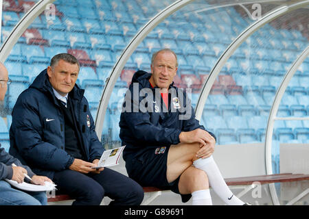 Soccer - Sky Bet League One - Scunthorpe United v Coventry City - Glanford Park. Coventry City's manager, Tony Mowbray and Steve Ogrizovic Stock Photo