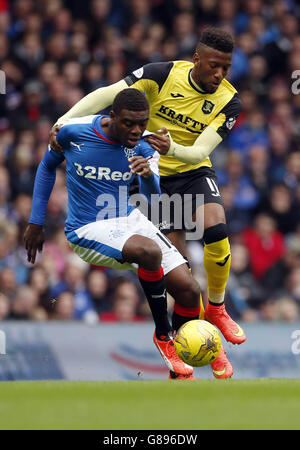 Rangers' Nathan Oduwa and Livingston's Myles Hippolyte (right) battle for the ball during the Ladbrokes Scottish Championship match at Ibrox, Glasgow. PRESS ASSOCIATION Photo. Picture date: Saturday September 12, 2015. See PA story SOCCER Rangers. Photo credit should read: Danny Lawson/PA Wire. Stock Photo