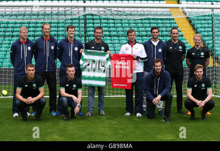 Great Britain's Davis Cup tennis team coach Leon Smith (centre right) and Celtic manager Ronny Deila (centre left) promote the Davis Cup along with Celtic players and members of the Davis Cup including Andy Murray (bottom row, second right) before taking part in the cross bar challenge at Celtic Park, Glasgow. Stock Photo