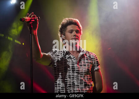 Louis Tomlinson of One Direction performing in concert at St James Theatre  Wellington New Zealand - 22.04.12 Stock Photo - Alamy