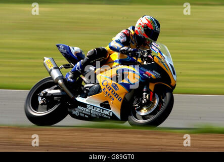 Motorcycling - Corona Extra Superbike World Championship 2005 - Qualifying Practice - Silverstone. Australia's Troy Corser. Stock Photo