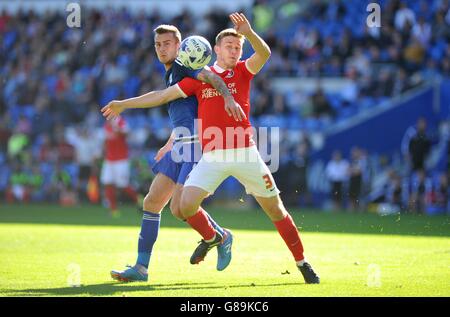 Soccer - Sky Bet Championship - Cardiff City v Charlton Athletic - Cardiff City Stadium. Cardiff City's Joe Ralls and Charlton Athletic's Mikhail Kennedy in action. Stock Photo