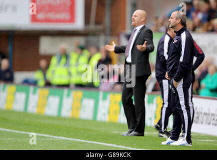 Soccer - Sky Bet Championship - Burnley v Reading - Turf Moor. Burnley manager Sean Dyche, left and Reading manager Steve Clarke Stock Photo